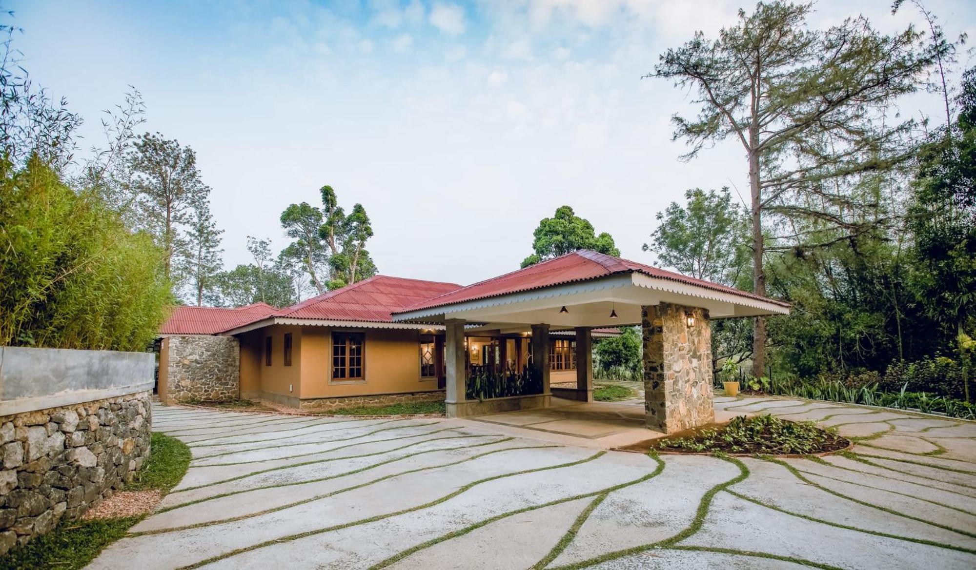 Misty Mountain Experience Hotel Pirmed Exterior photo