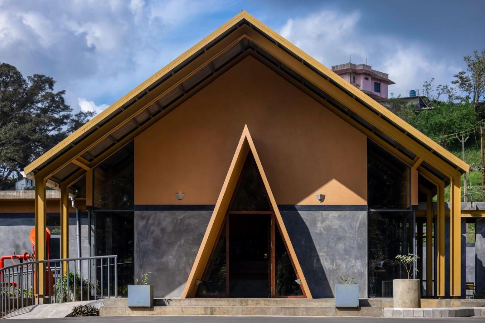 Misty Mountain Experience Hotel Pirmed Exterior photo