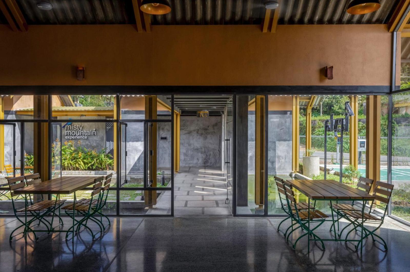 Misty Mountain Experience Hotel Pirmed Exterior photo