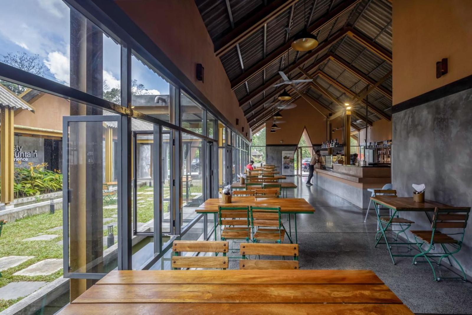 Misty Mountain Experience Hotel Pirmed Exterior photo